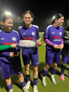 💜 Danke Caro! 100 Spiele im lila Trikot!