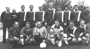 Ein Blick 50 Jahre zurück: AH-Mannschaft 1976 vor Spiel gegen FSV Bühl